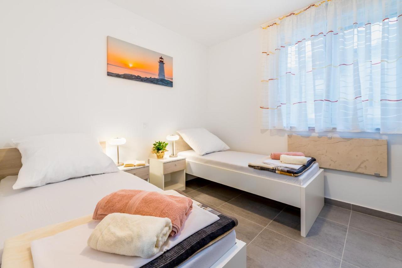 Apartment Lana Baška Exteriör bild