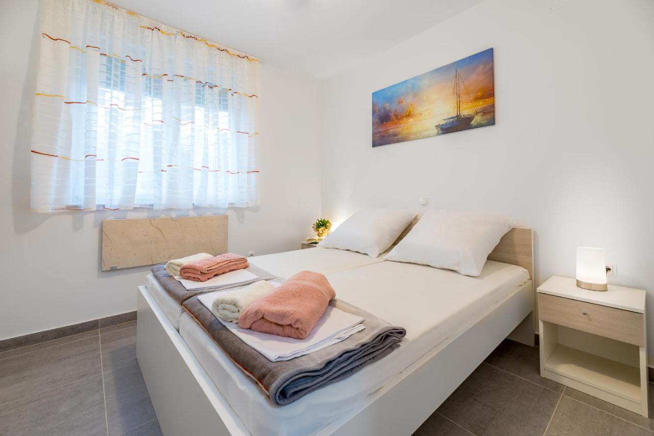 Apartment Lana Baška Exteriör bild